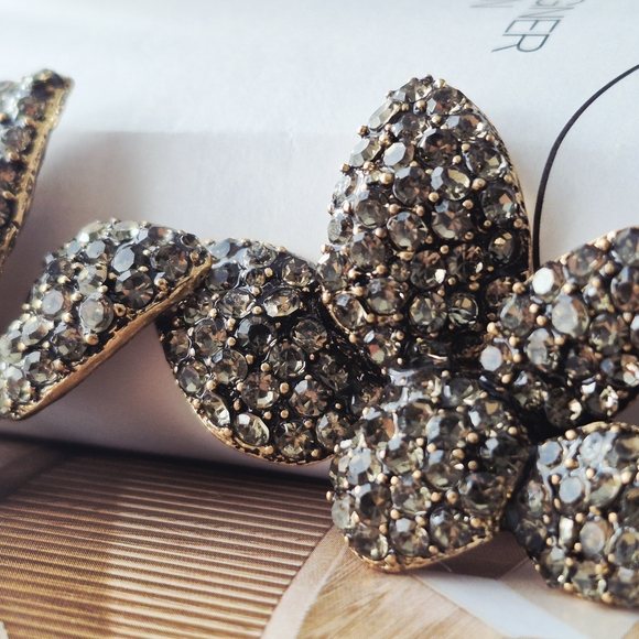 Sparkling Floral Earrings - Picture 6 of 12